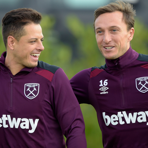 Chicharito y Mark Noble