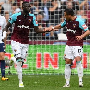 Cheikou Kouyate and Chicharito celebrate the No8's goal