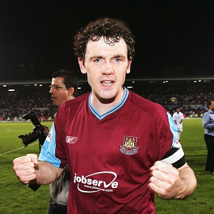 Christian Dailly celebrates his winner against Ipswich Town in May 2004