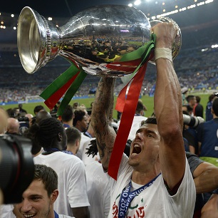 Jose Fonte celebrates winning UEFA Euro 2016