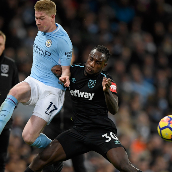 Michail Antonio battles with Kevin De Bruyne