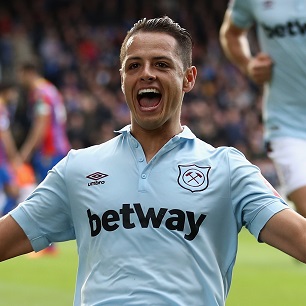 Chicharito celebrates scoring at Crystal Palace