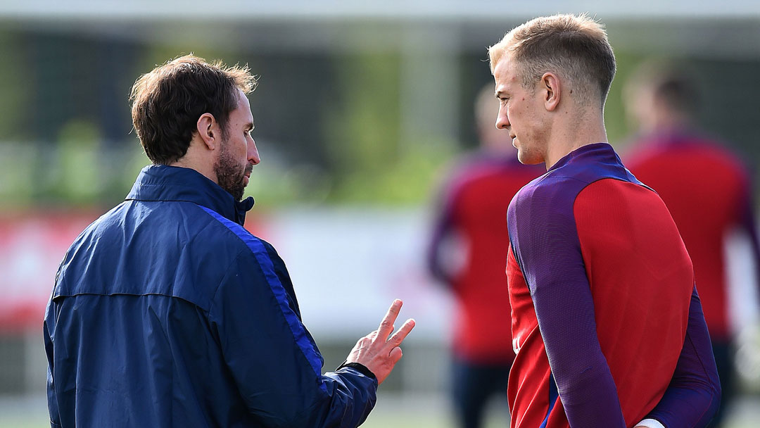 Gareth Southgate chats to Joe Hart