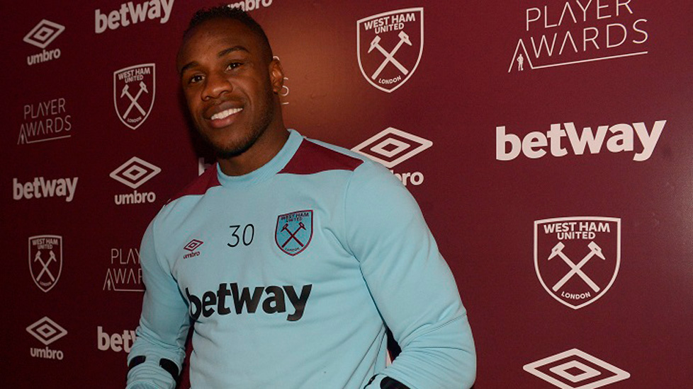 Michail Antonio with the 2017 Hammer of the Year award