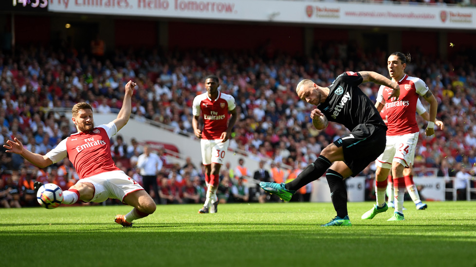 Marko Arnautovic scores at Arsenal