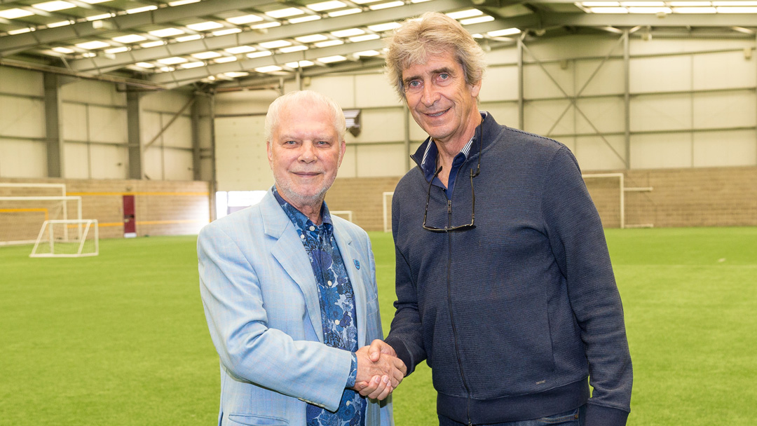 Joint-Chairman David Gold with Manuel Pellegrini