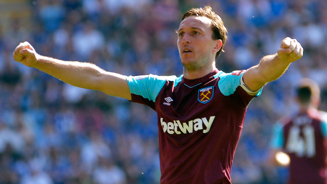 Mark Noble celebrates his goal at Leicester City