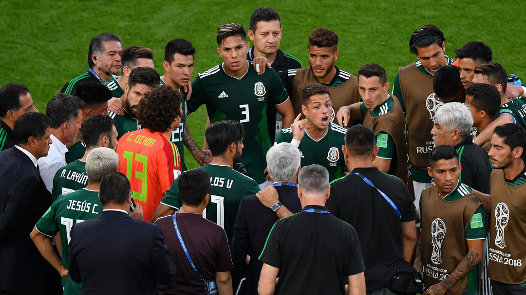 Chicharito rallies the Mexico squad at the 2018 FIFA World Cup finals