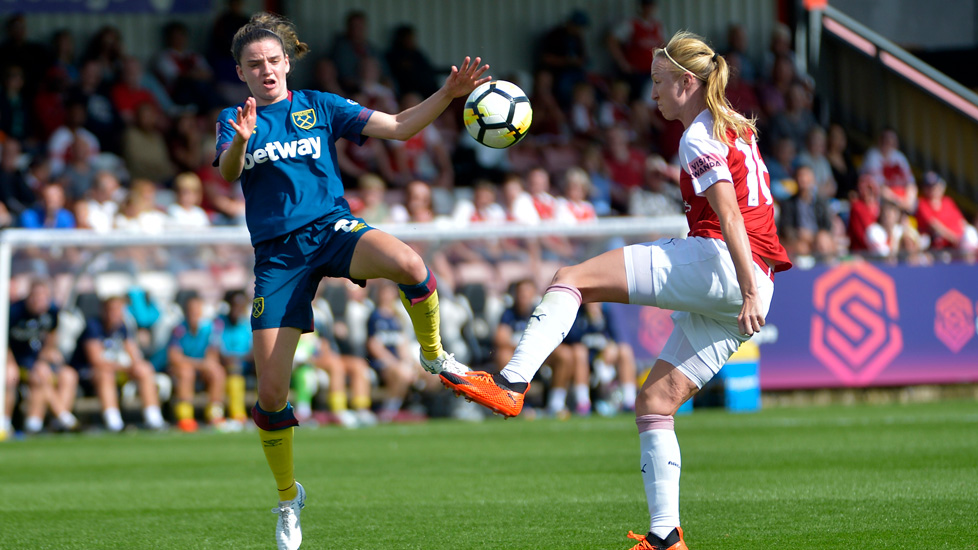 Leanne Kiernan fights for possession