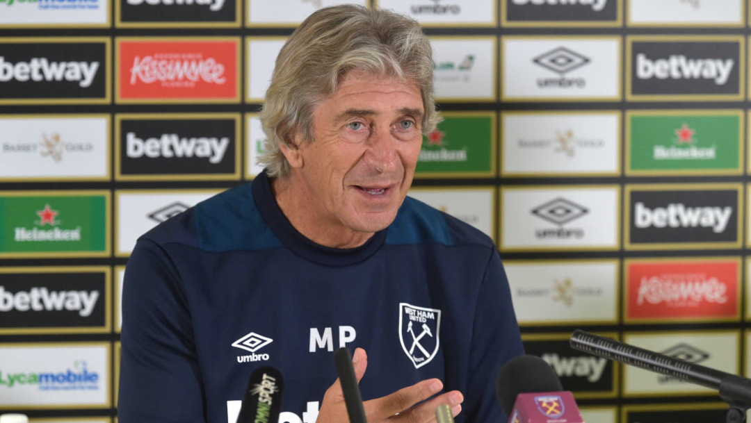 Pellegrini watches on as West Ham take on Arsenal