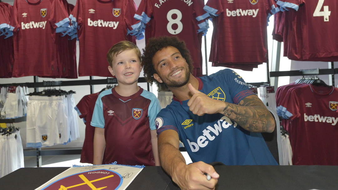 Anderson meets a young West Ham United fan