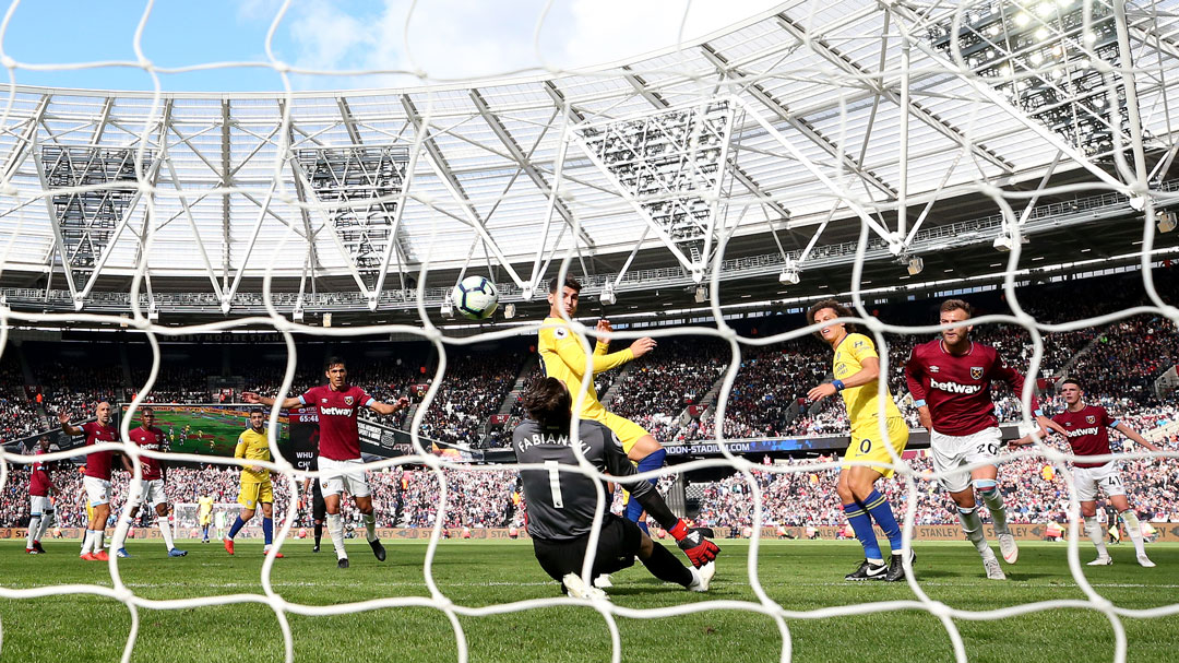 Lukasz Fabianski saves from Alvaro Morata