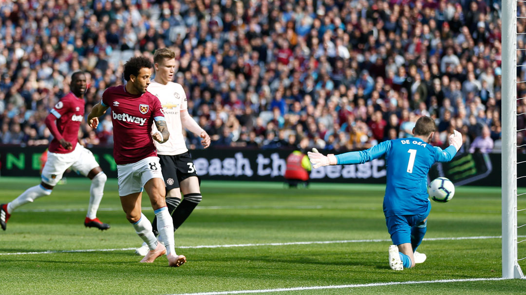 Felipe Anderson scores against Manchester United