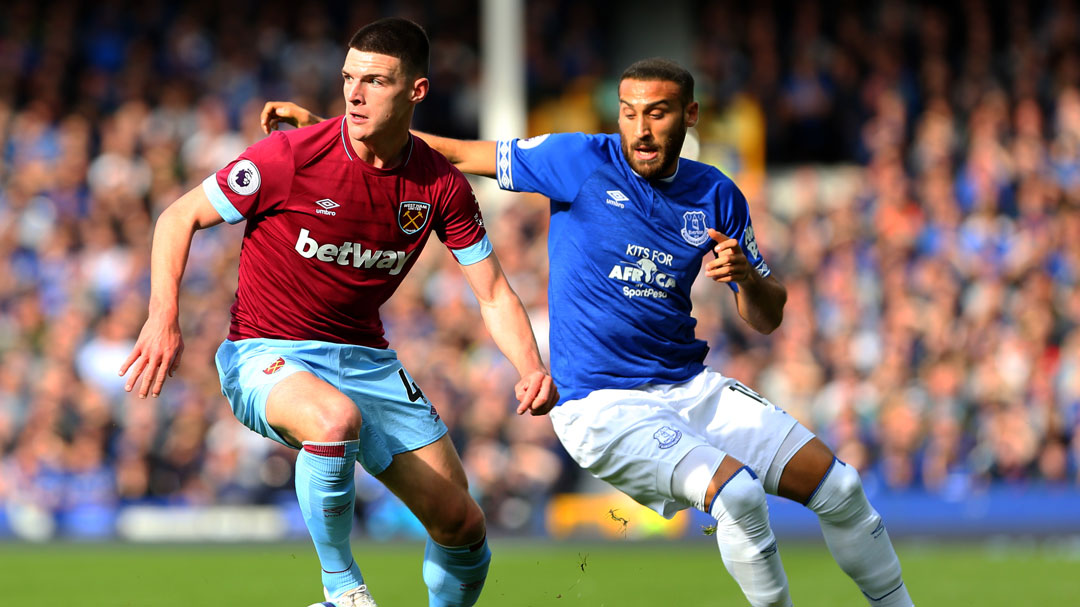 Declan Rice holds off Cenk Tosun at Everton