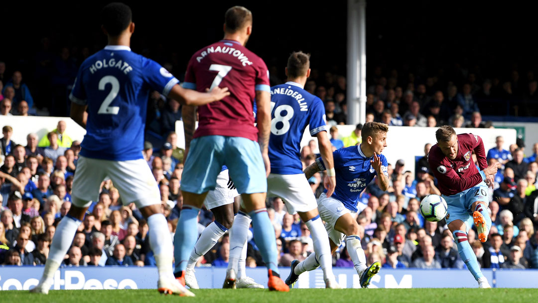 Andriy Yarmolenko scores his second goal at Everton