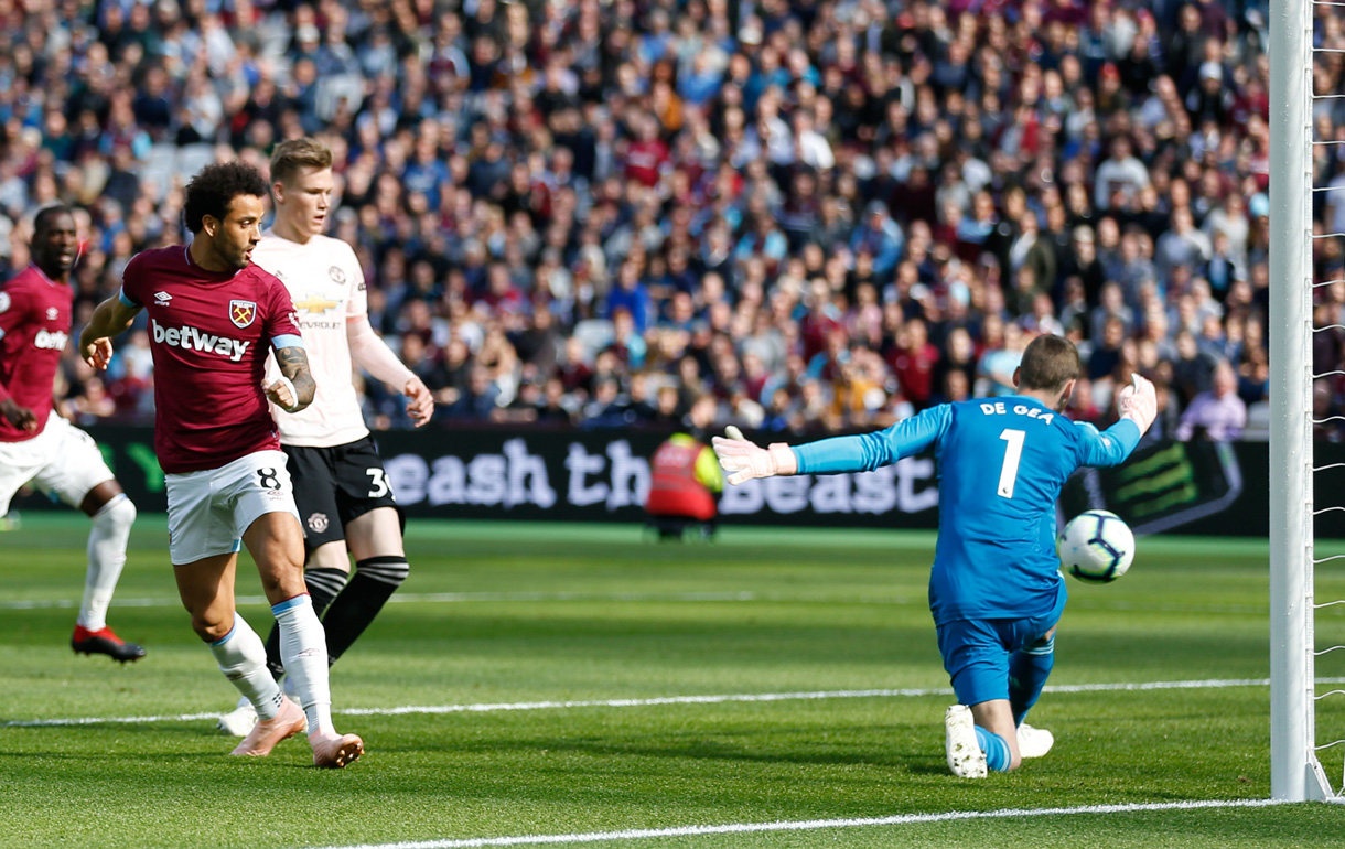 Felipe Anderson scores against Manchester United