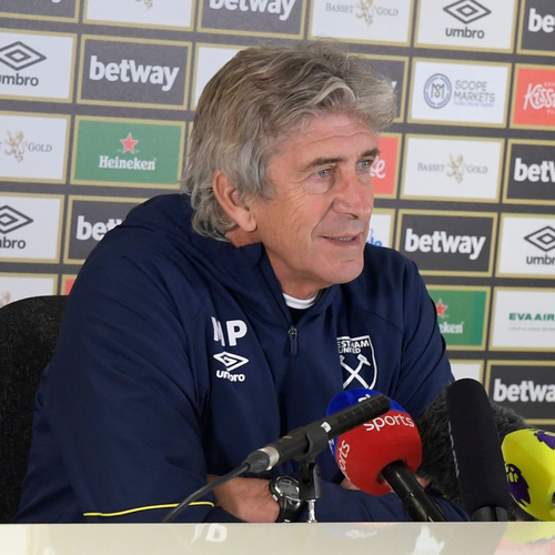 Pellegrini watches on as West Ham take on Arsenal