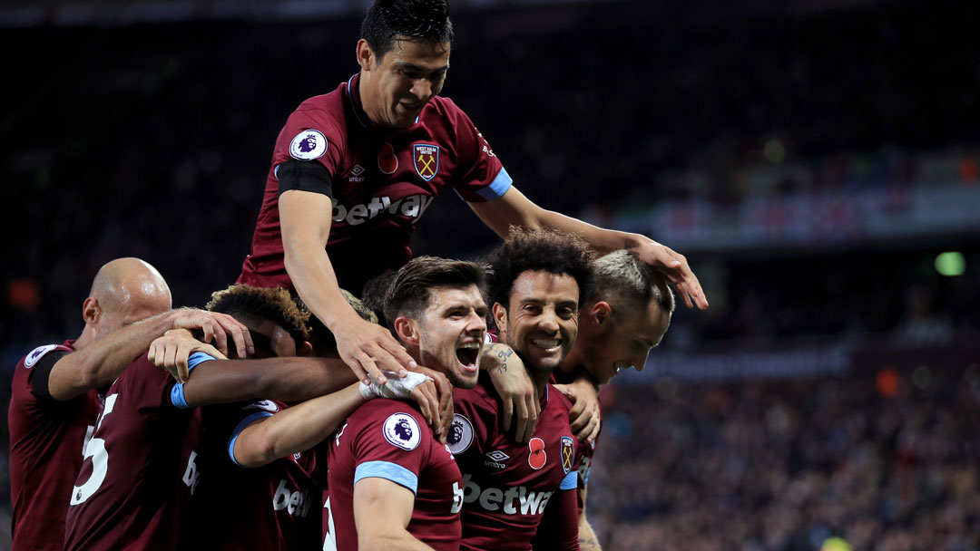 West Ham United celebrate Felipe Anderson's second goal