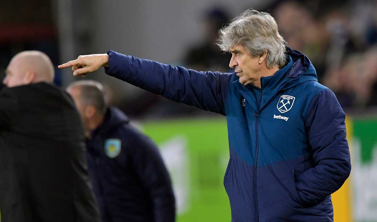 Manuel Pellegrini gives instructions at Burnley