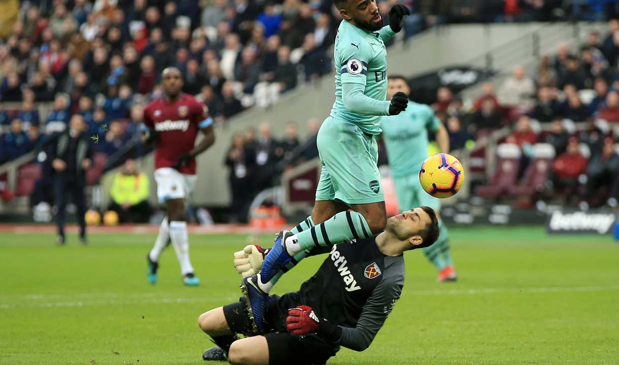 Lukasz Fabianski denies Alexandre Lacazette