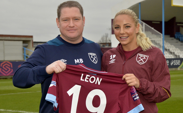 Adriana Leon signs for West Ham United women's team