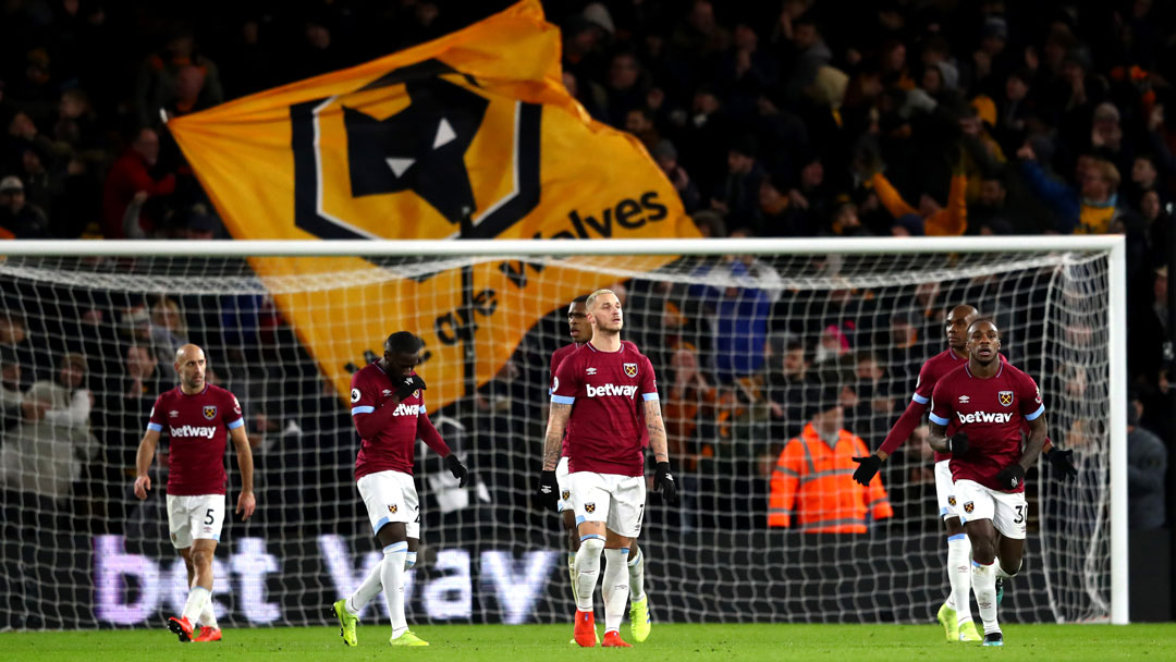 Dejected West Ham players at Wolves