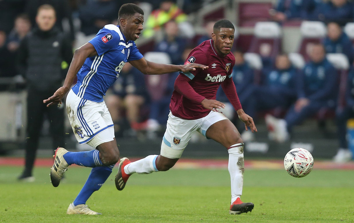 Xande Silva takes on the Birmingham City defence