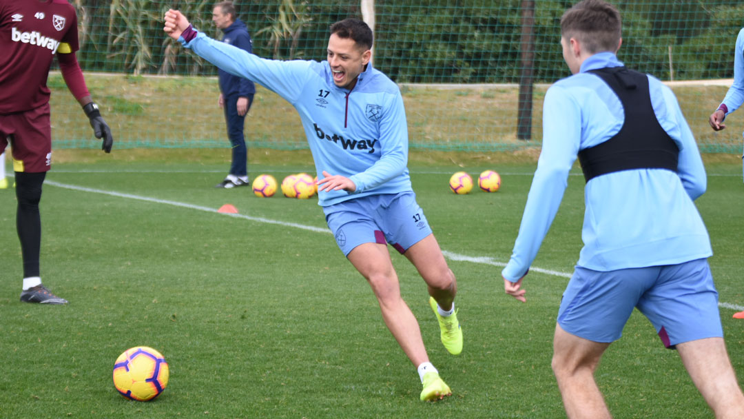 Chicharito in training in Spain