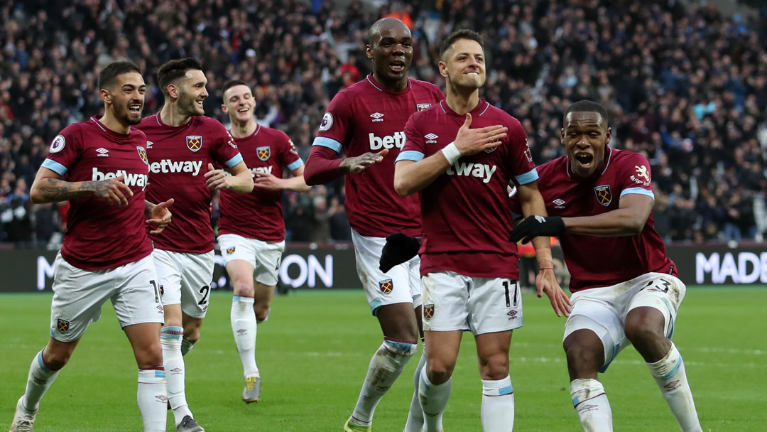 Chicharito celebrates his winning goal