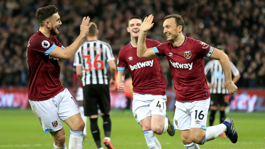 Robert Snodgrass congratulates Mark Noble on his goal