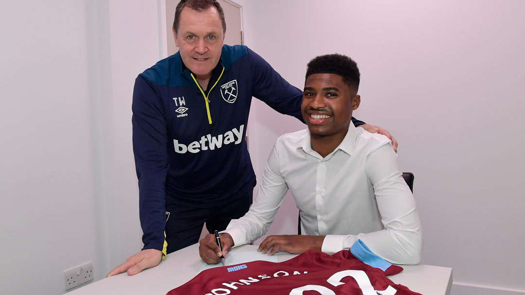 Ben Johnson has signed a new contract with West Ham United until summer 2022