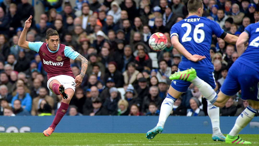 Manuel Lanzini scores at Stamford Bridge