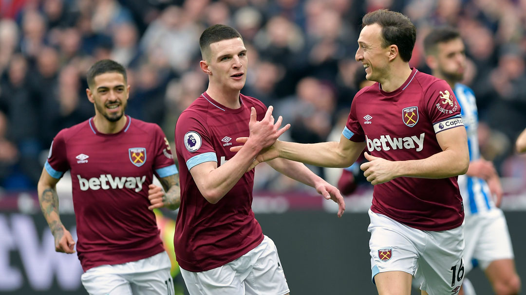 Mark Noble celebrates scoring against Huddersfield Town