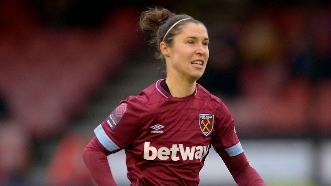 Jane Ross in action for West Ham United women's team