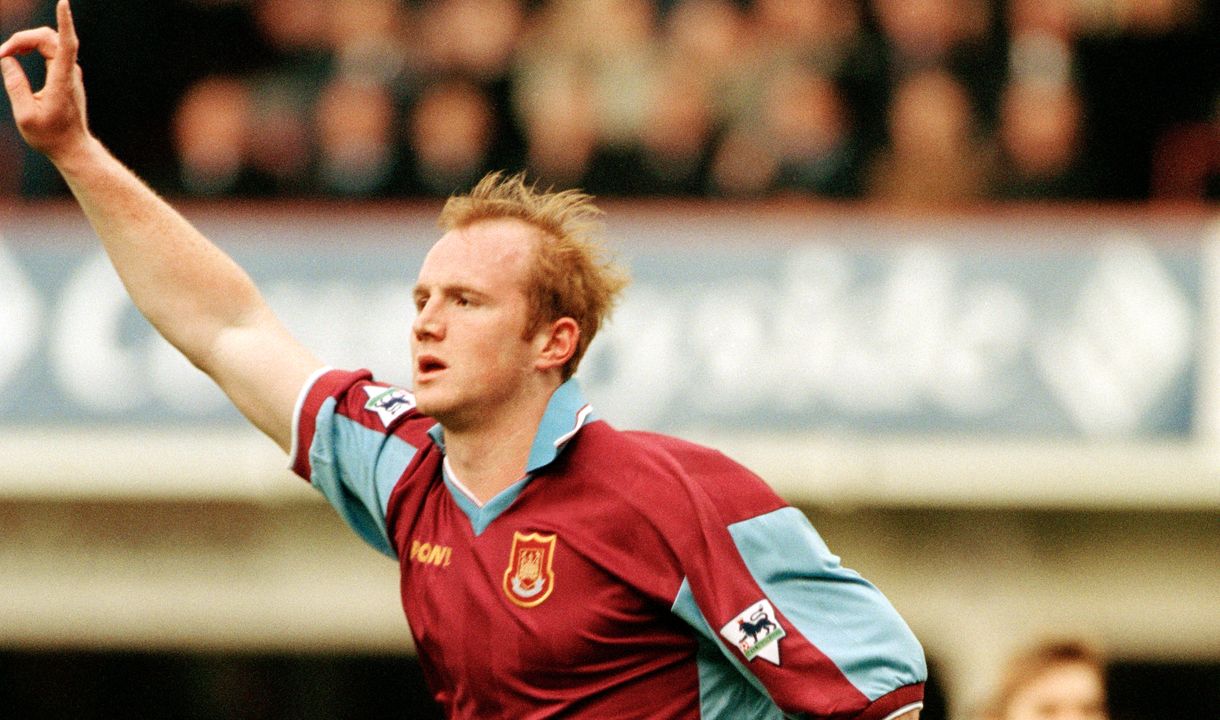 John Hartson celebrates scoring against Blackburn