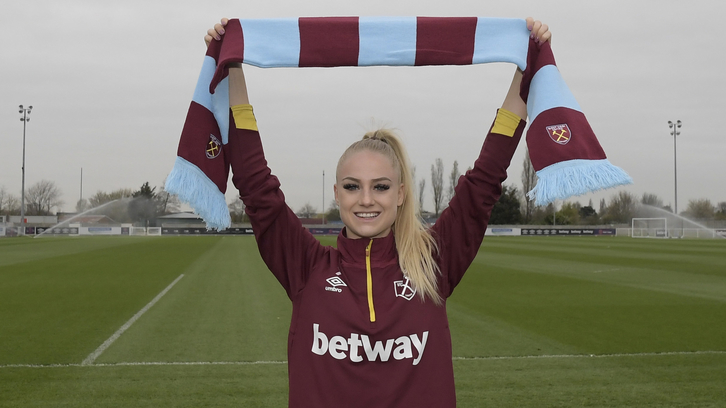 Alisha Lehmann signs new WHU contract