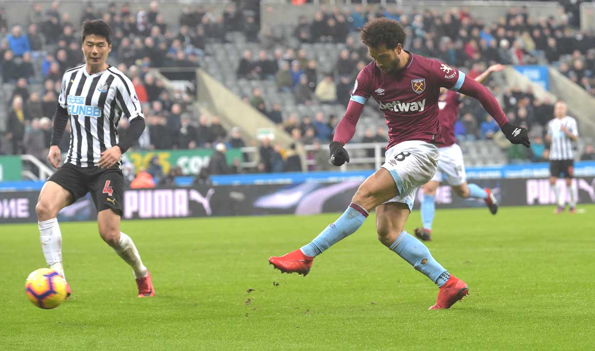 Felipe Anderson scores at Newcastle