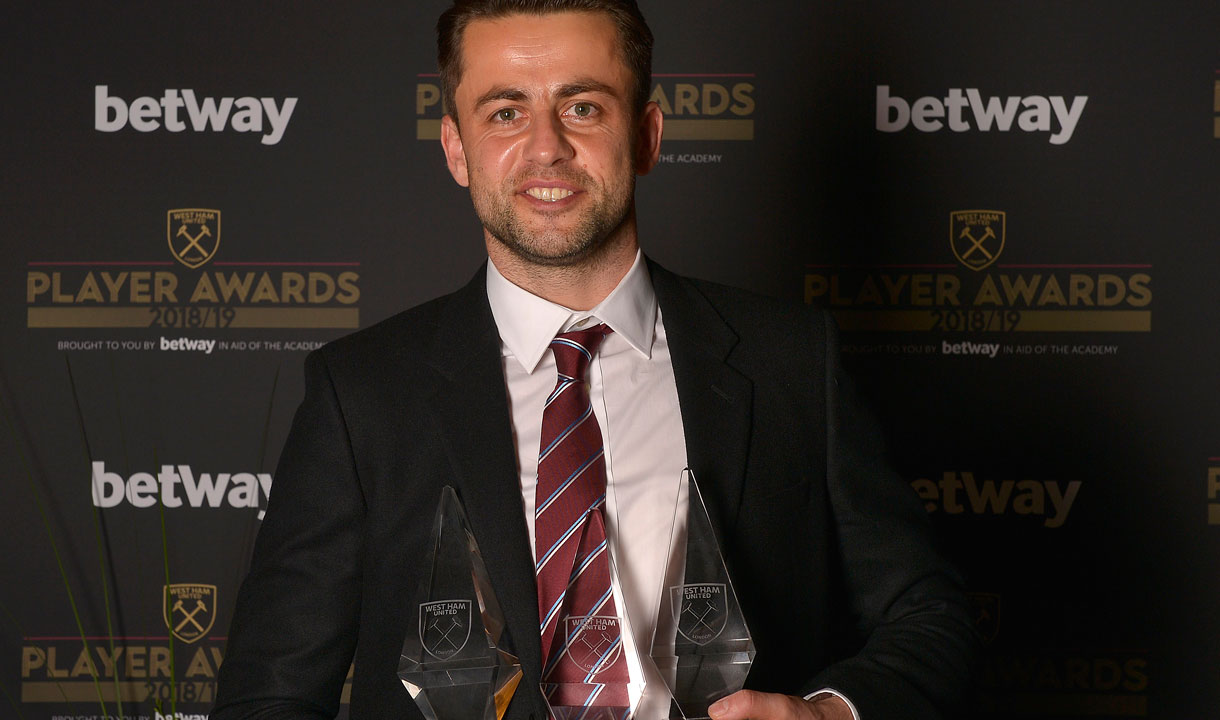 Lukasz Fabianski with his awards