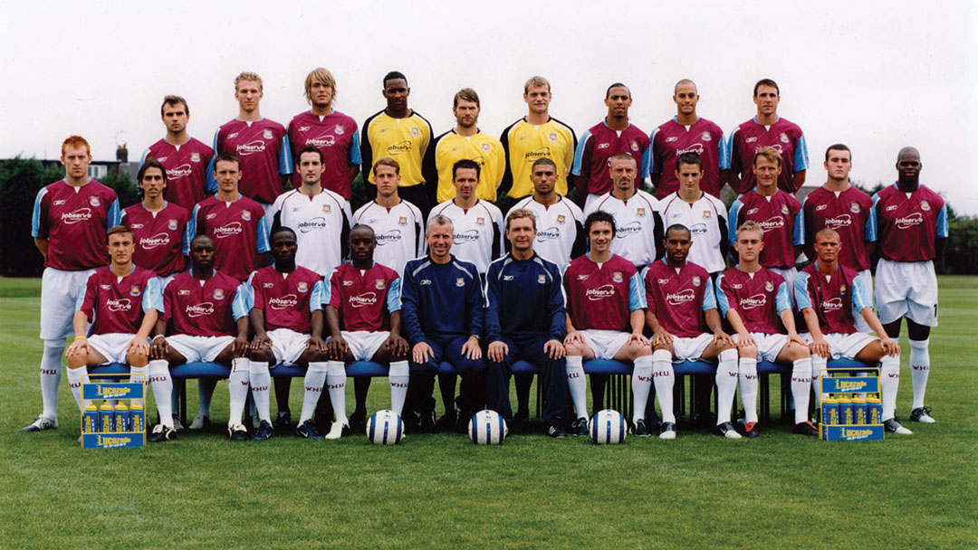 Collins (middle row, far left) and Gabbidon (front row, third from right) in the 2005/06 squad photo