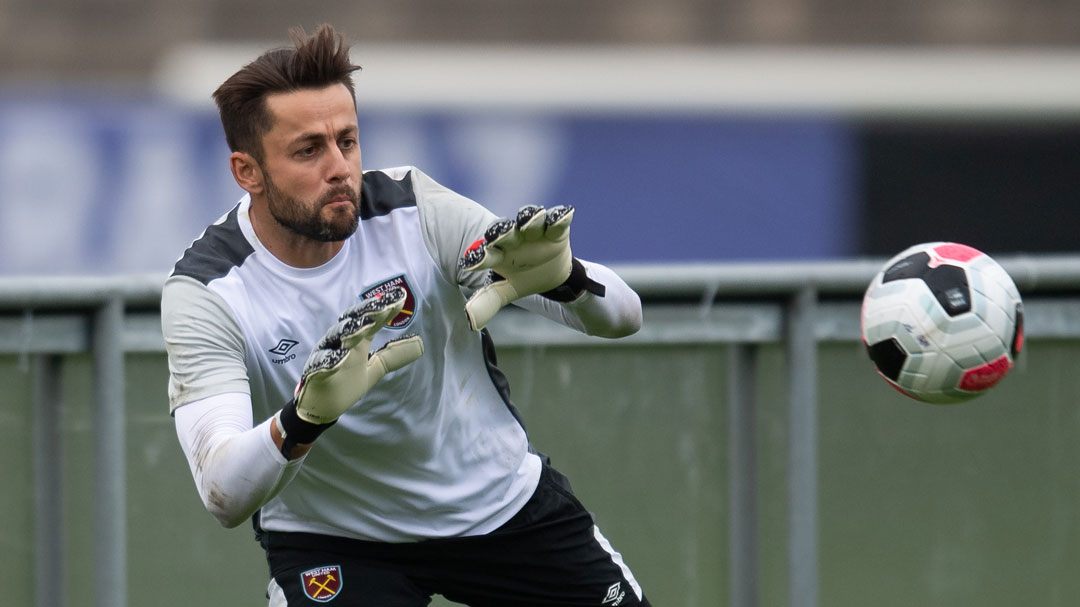 Lukasz Fabianski in training in Bad Ragaz