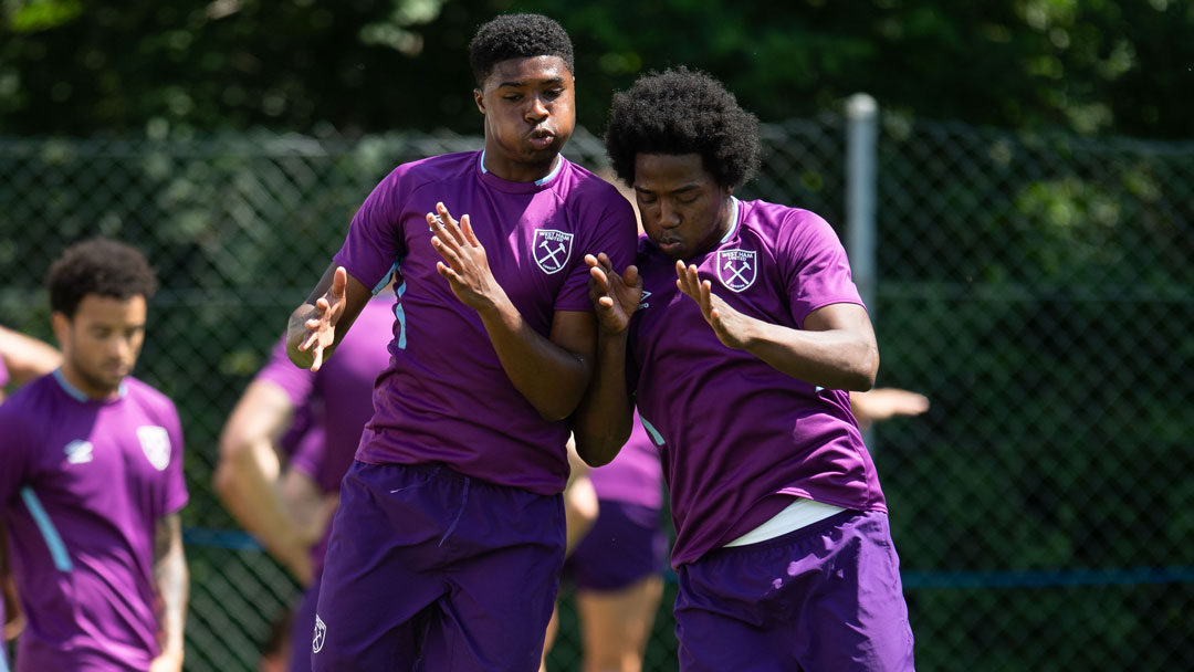 Ben Johnson challenges Carlos Sanchez in training