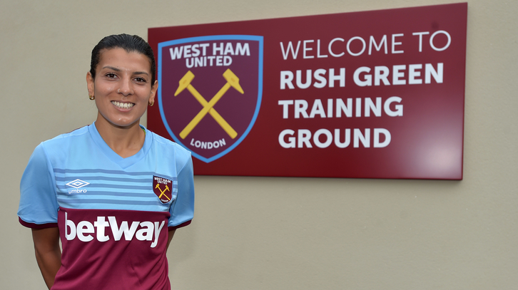 Kenza Dali signs for West Ham United