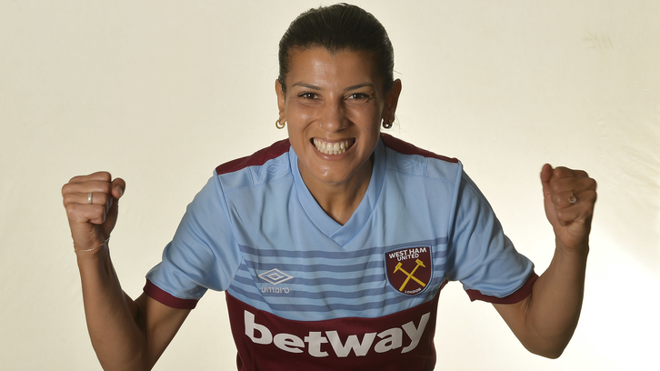 Kenza Dali signs for West Ham United