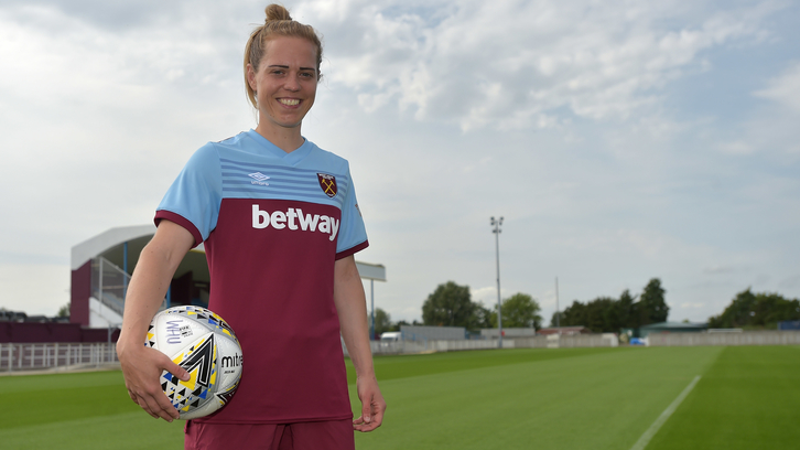 Katharina Baunach signs for West Ham United