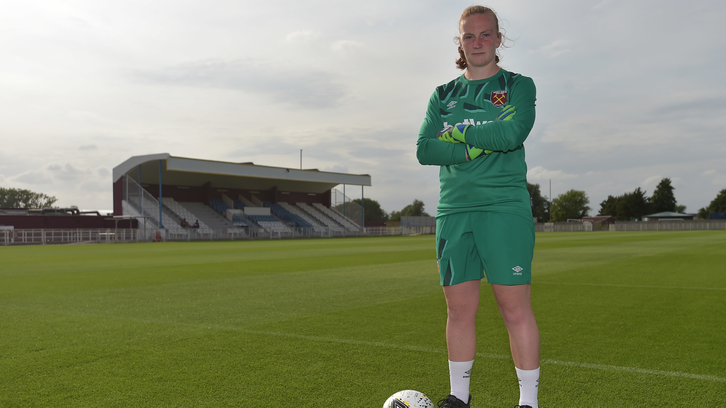 Courtney Brosnan signs for West Ham United women