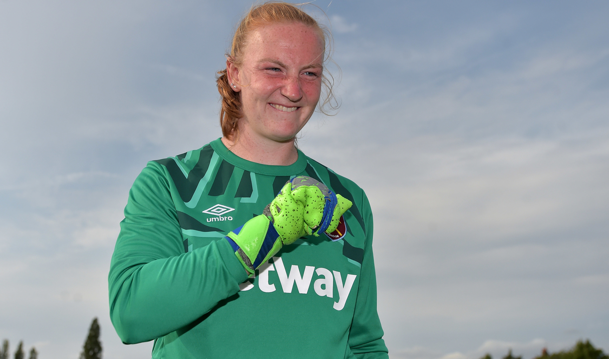 Courtney Brosnan signs for West Ham United women