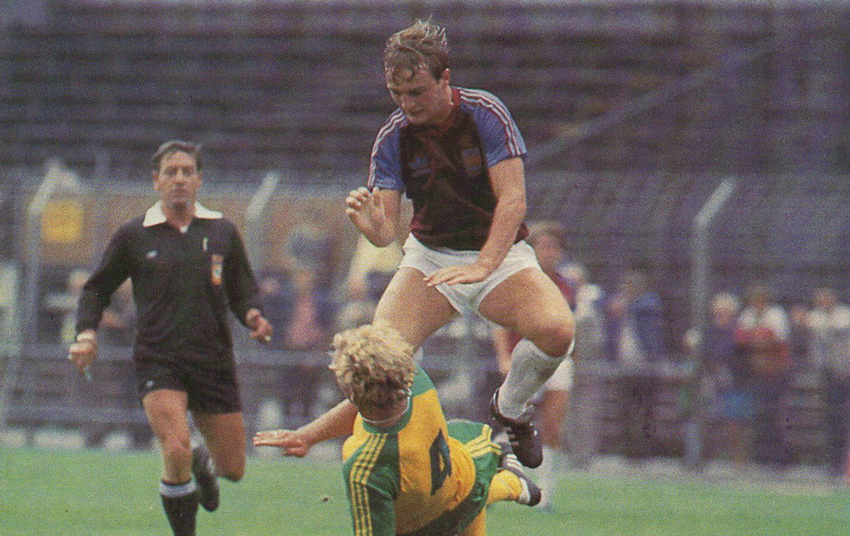 Paul Goddard in action at Zuiderparkstadion