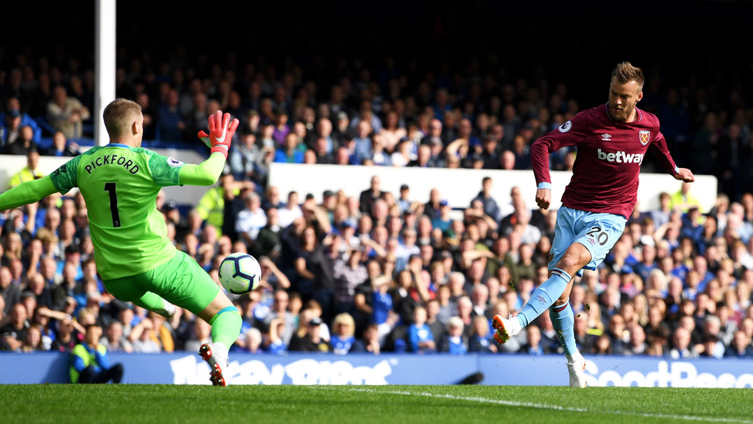 Andriy Yarmolenko scores at Everton