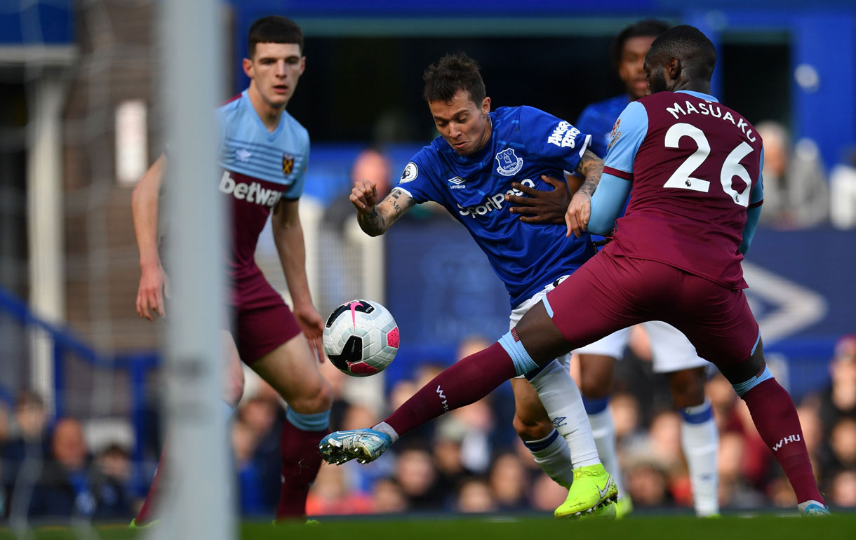 Bernard scores for Everton