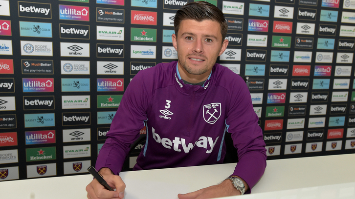 Aaron Cresswell signs new West Ham United contract